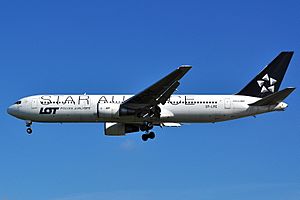 Archivo:Boeing 767-341ER - Star Alliance (LOT - Polish Airlines) (SP-LPE)