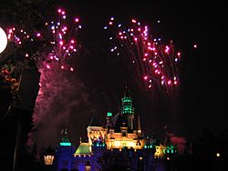 Archivo:Disneylandfireworks