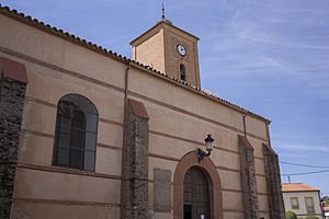 Archivo:Espinoso del Rey, iglesia, exterior