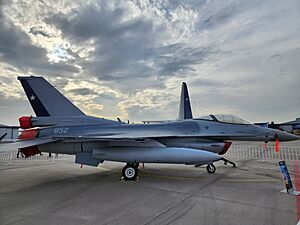 Archivo:F-16C Block 50M de la Fuerza aerea de Chile