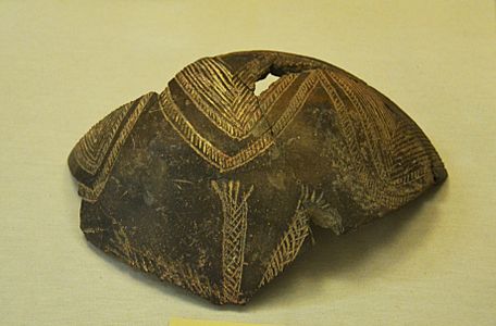 Fragment de ceràmica amb decoració antropomorfa, cova de l'Or (Beniarrés), museu de Prehistòria, València