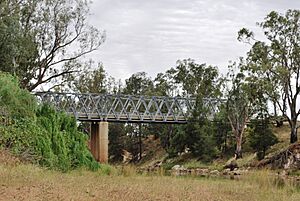 Archivo:GinGinMacquarieRiverBridge