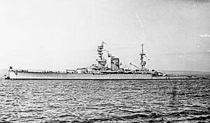 Archivo:HMS Courageous WWI crop