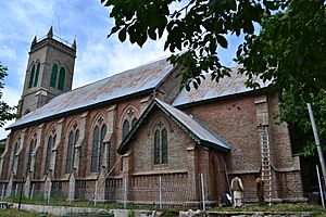 Archivo:Holy Trinity Church in Murree from backside