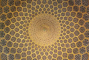 Archivo:Isfahan Lotfollah mosque ceiling symmetric