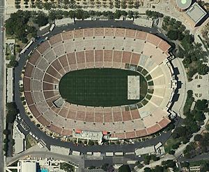Archivo:LA Memorial Coliseum aerial