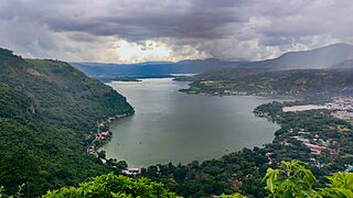 Lago de Amatitlán - 51365660407