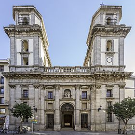 Main facade of the Colegiata de San Isidro 2022.jpg