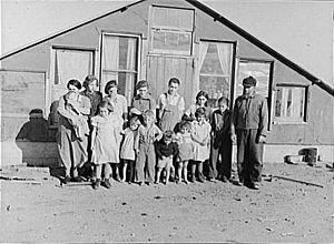 Archivo:Mennonite family in Montana 1937
