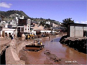 Archivo:Mitch-Tegucigalpa Cleanup