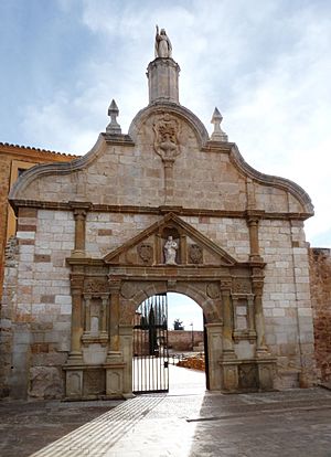 Archivo:Monasterio de Santa María de Huerta - Portada