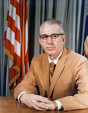 Archivo:NASA Administrator James C. Fletcher - S71-31128
