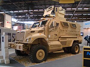 Archivo:Navistar MaxxPro