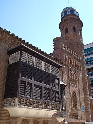 Archivo:Palacio Laredo (30-06-2007) balcón y minarete