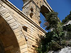 Pont du Gard stonework