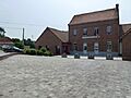 Reclinghem (Pas-de-Calais, Fr) mairie et école, éoliennes