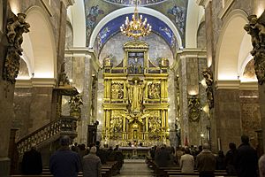Archivo:Restauración Retablo e iluminación Basílica Santuario Nacional de la Gran Promesa 142