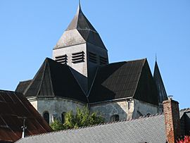 Rozoy-sur-Serre église fortifiée (chevet et transept vus du Nord).jpg