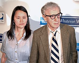 Archivo:Soon Yi Previn and Woody Allen at the Tribeca Film Festival