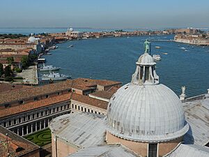 Archivo:View from tower San Giorgio Maggiore Venice