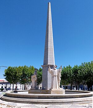 Archivo:Villanueva de la Serena - Plaza de los Conquistadores, Monumento a los Conquistadores 1