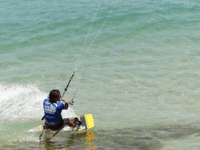 Archivo:3 Kitesurfing in Tarifa, Spain, 2015