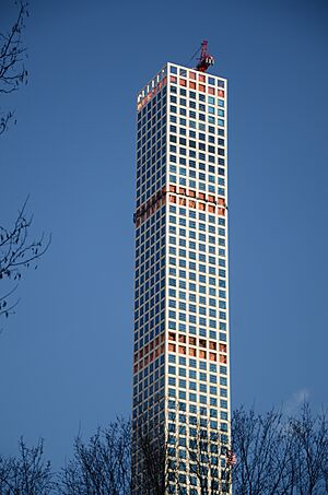Archivo:432 Park Avenue tower under construction 2015