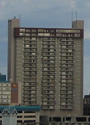 Archivo:99 Tower Place, cropped