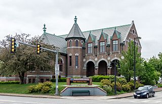 Auburn, Maine Public Library.jpg
