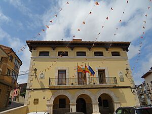 Archivo:Ayuntamiento de Sarrión, Teruel