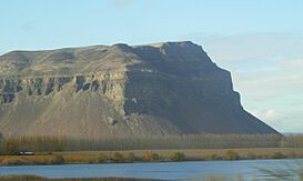 Basalt Bluff near Wanapum Dam, WA.jpg
