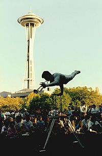 Archivo:Bumbershoot 1994 - acrobat - 03