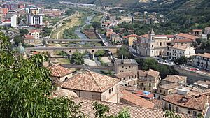 Archivo:Centro storico Fiume Crati - panoramio