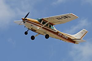Archivo:Cessna 182P