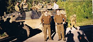 Archivo:Crise d'Oka - SQ et forces canadiennes