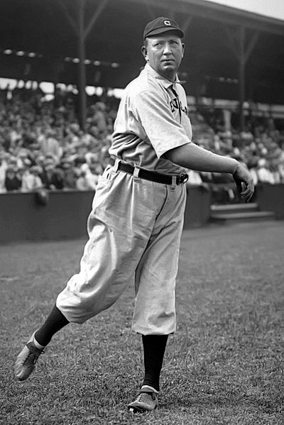 Archivo: Cy Young by Conlon, 1911-crop