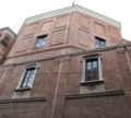 Dinteles, ventanas y puerta de la iglesia.