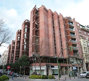 Archivo:Edificio Girasol (Madrid) 01