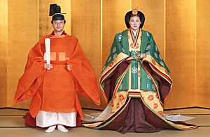 Archivo:Emperor Naruhito and Empress Masako in formal wedding robes