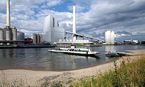 Archivo:Fähre-Altrip Schiffe