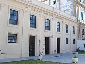 Archivo:Facultad de Ciencias del Trabajo Campus de Cádiz