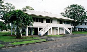 Archivo:Gatun 227 Bolivar St (Jan 2005)