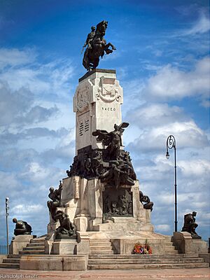 Archivo:General Antonio Maceo Monument