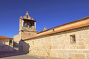 Archivo:Iglesia de Santo Domingo de Guzmán en Peromingo campanario