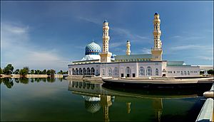 Archivo:Kota Kinabalu city Mosque