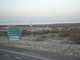 Archivo:La Pampa - Laguna La Amarga - Ruta 152