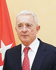 La presidenta Diaz Ayuso y Álvaro Uribe (cropped).jpg