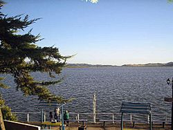 Archivo:Lago Rapel