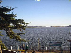Archivo:Lago Rapel