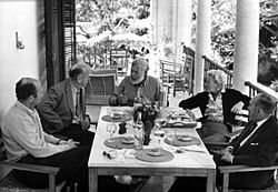 Archivo:Luncheon at La Consula, Malaga, Spain, 1959